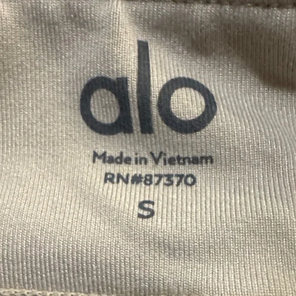 ALO Airbrush Flutter Leggings - Cream/Tan - Picture 3 of 9